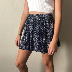 NWT . Floral blue skirt XS Aeropostale
